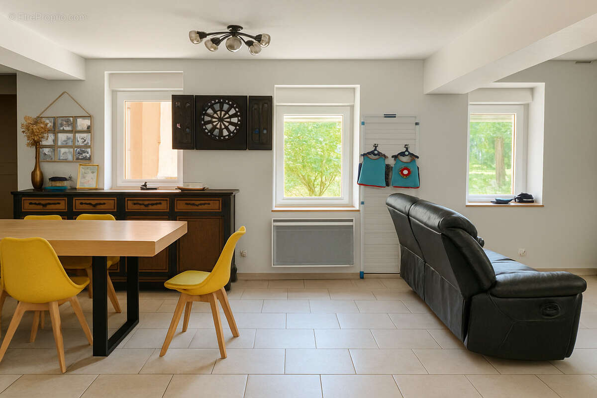 Maison à CREUZIER-LE-VIEUX