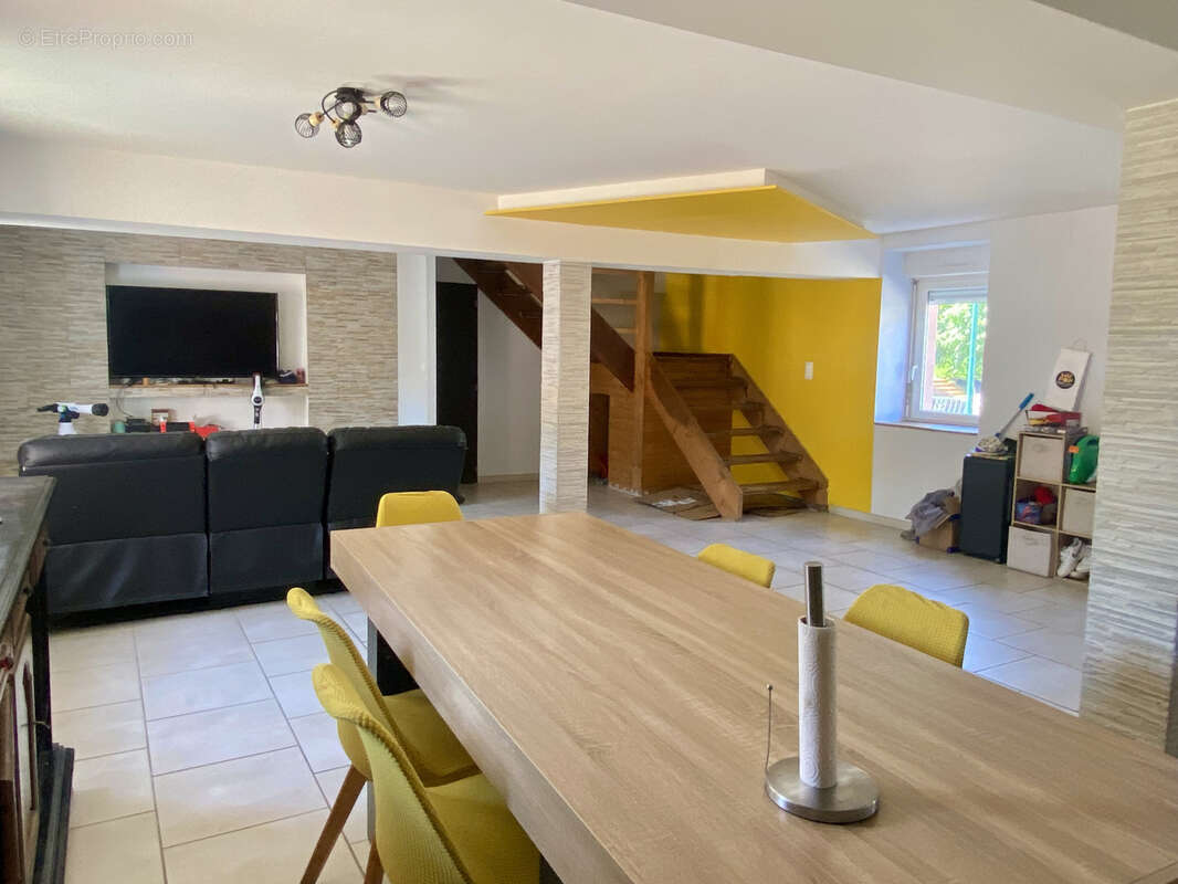 Maison à CREUZIER-LE-VIEUX