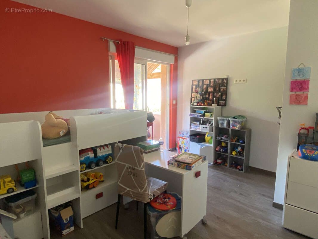 Maison à CREUZIER-LE-VIEUX