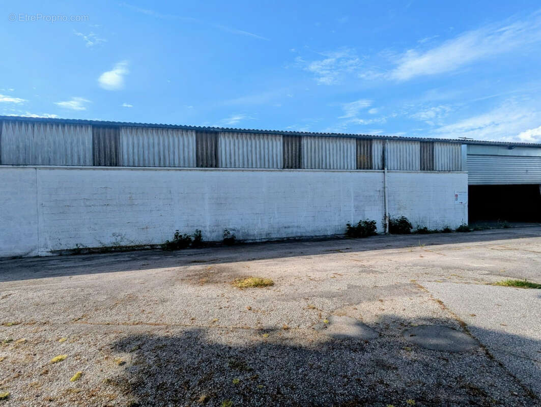 Commerce à SYLVAINS-LES-MOULINS