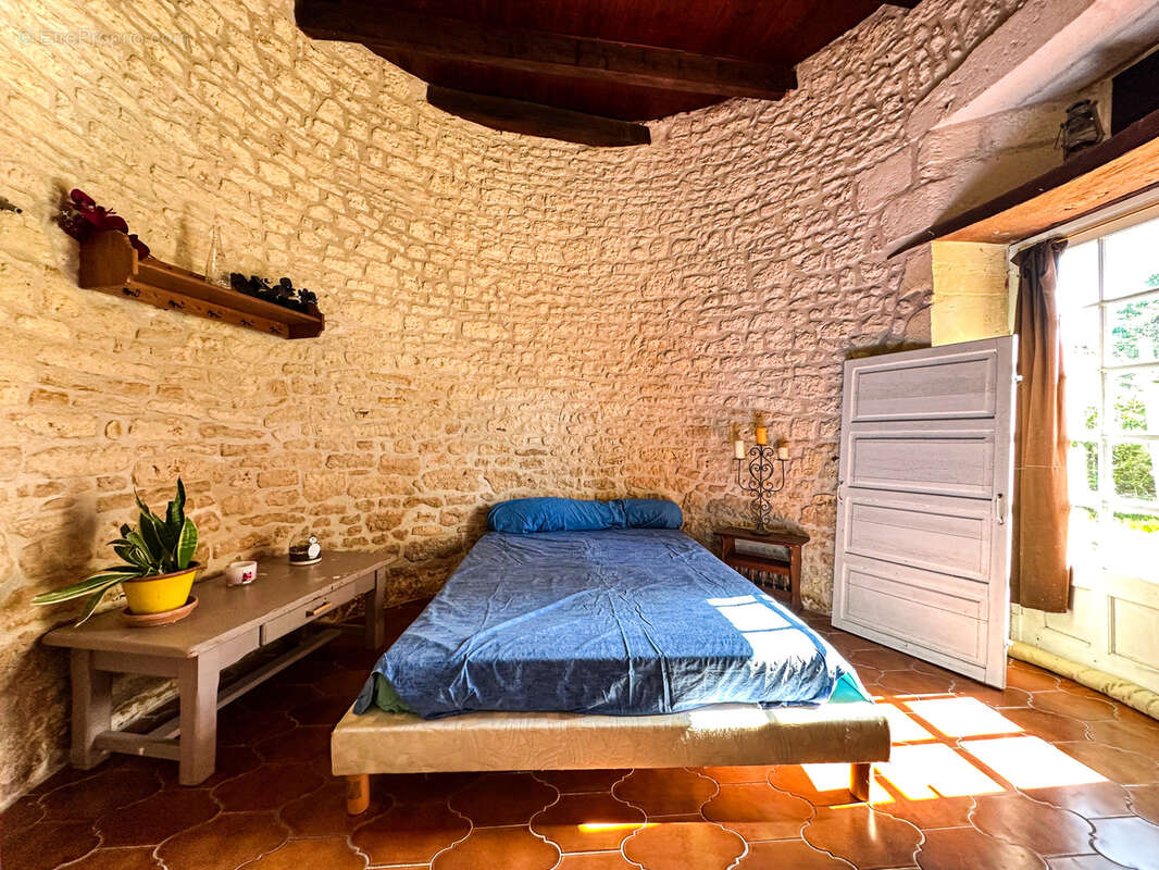 Maison à VILLARS-EN-PONS