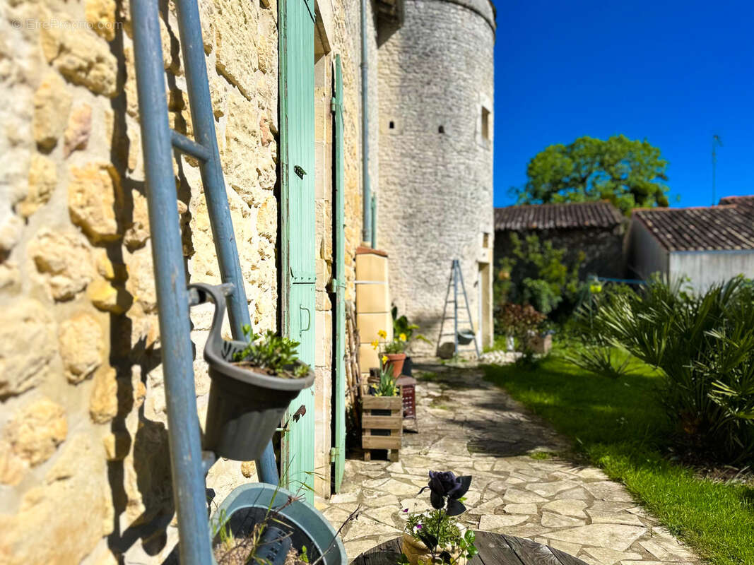 Maison à VILLARS-EN-PONS