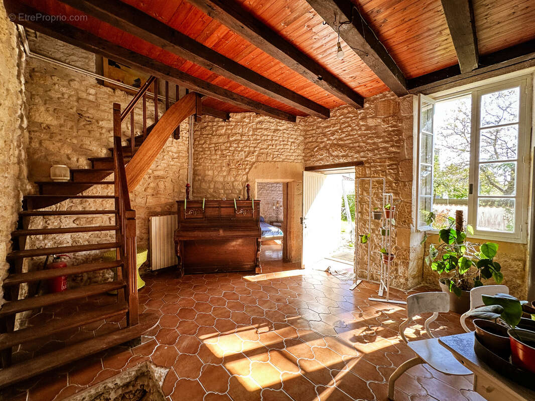 Maison à VILLARS-EN-PONS