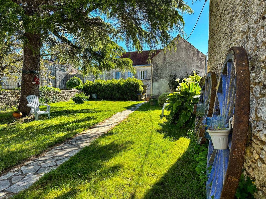 Maison à VILLARS-EN-PONS