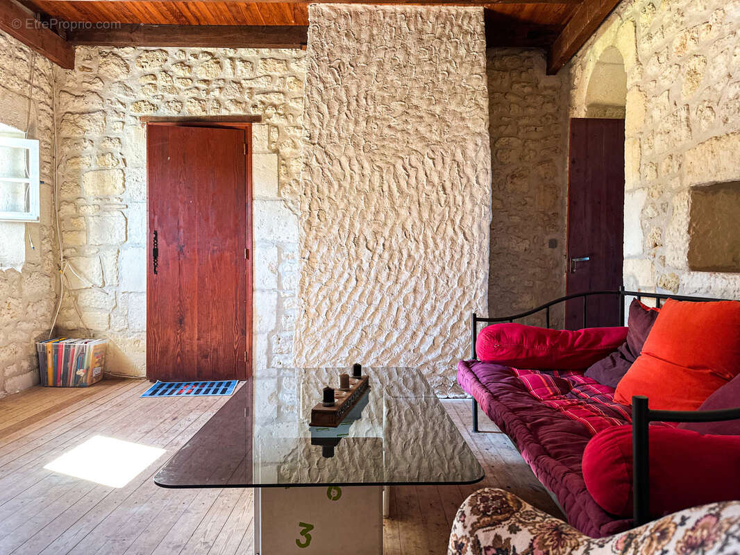 Maison à VILLARS-EN-PONS