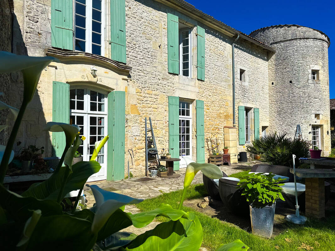 Maison à VILLARS-EN-PONS