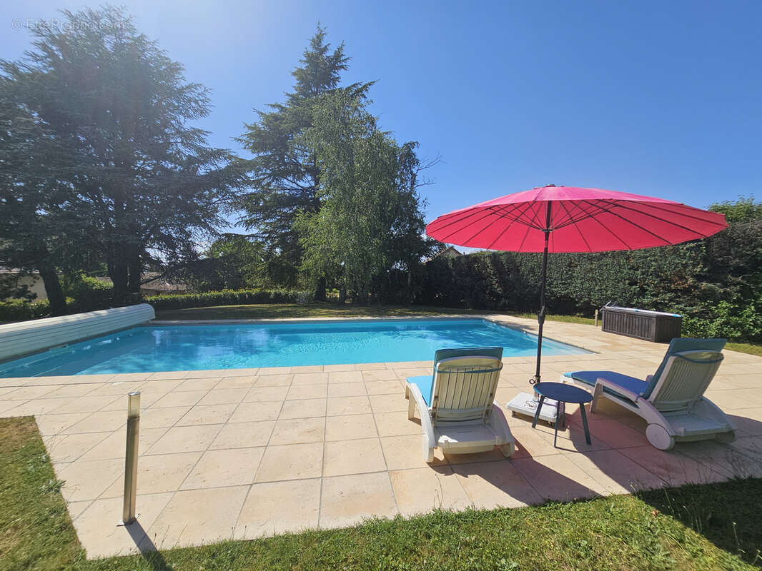 Maison à SAINT-JEAN-DE-BOURNAY