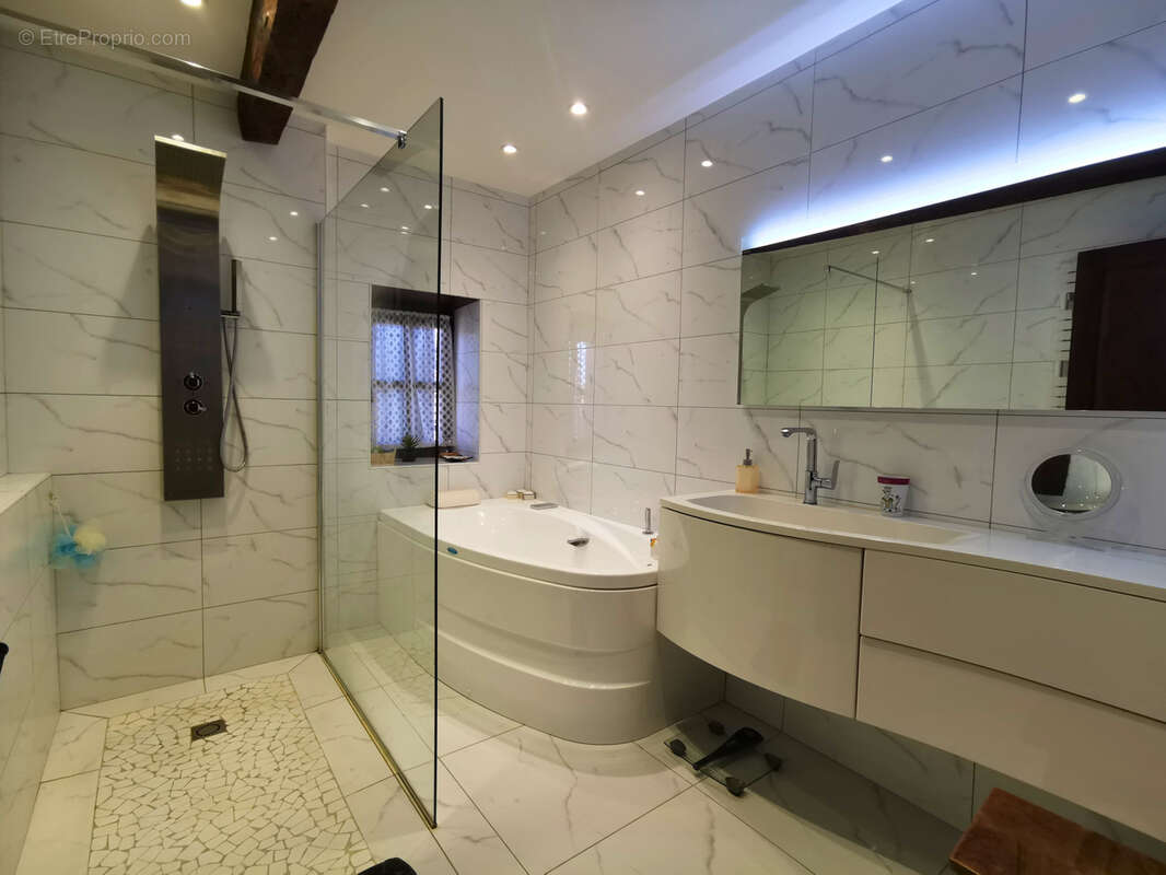 Maison à SAINT-JEAN-DE-BOURNAY