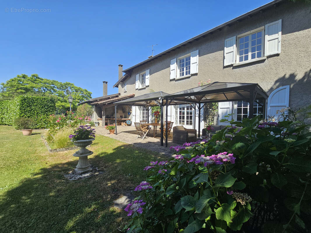 Maison à SAINT-JEAN-DE-BOURNAY