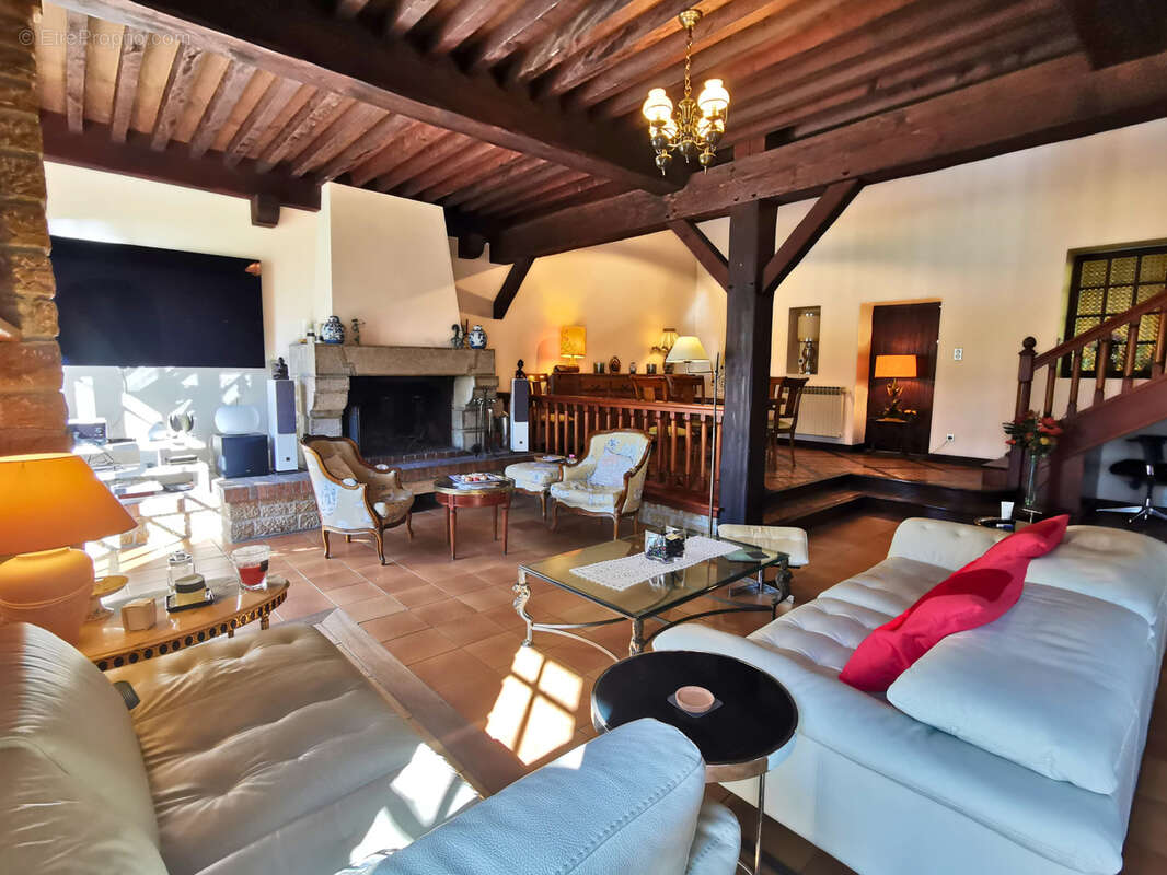 Maison à SAINT-JEAN-DE-BOURNAY