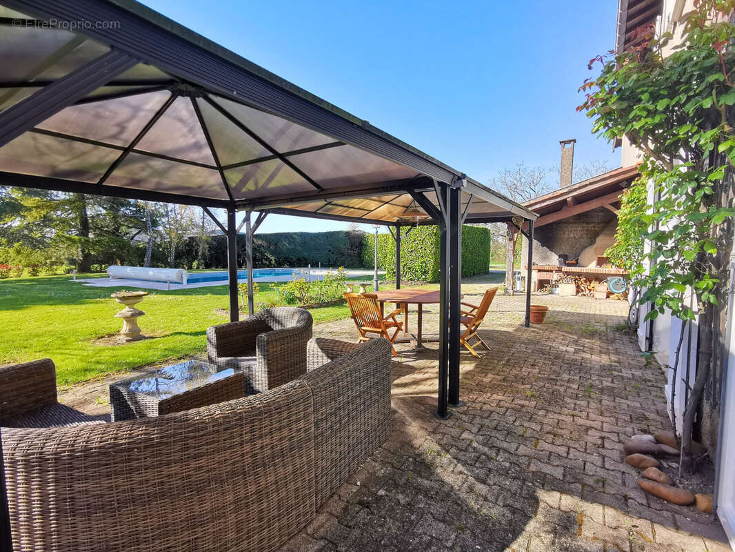 Maison à SAINT-JEAN-DE-BOURNAY