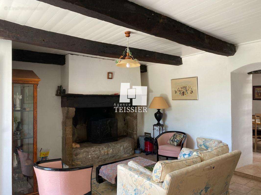 Maison à BERRIAS-ET-CASTELJAU