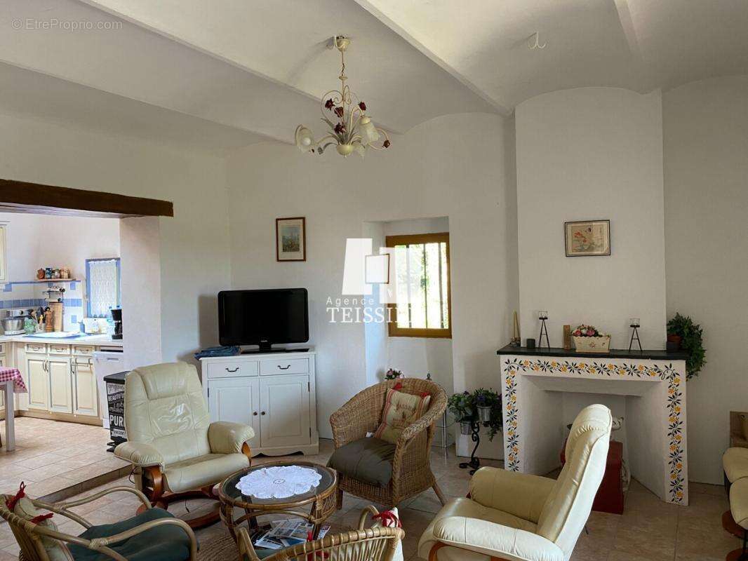 Maison à BERRIAS-ET-CASTELJAU