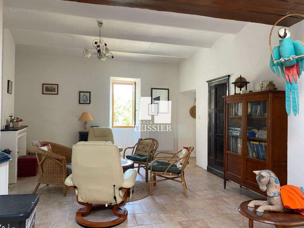 Maison à BERRIAS-ET-CASTELJAU