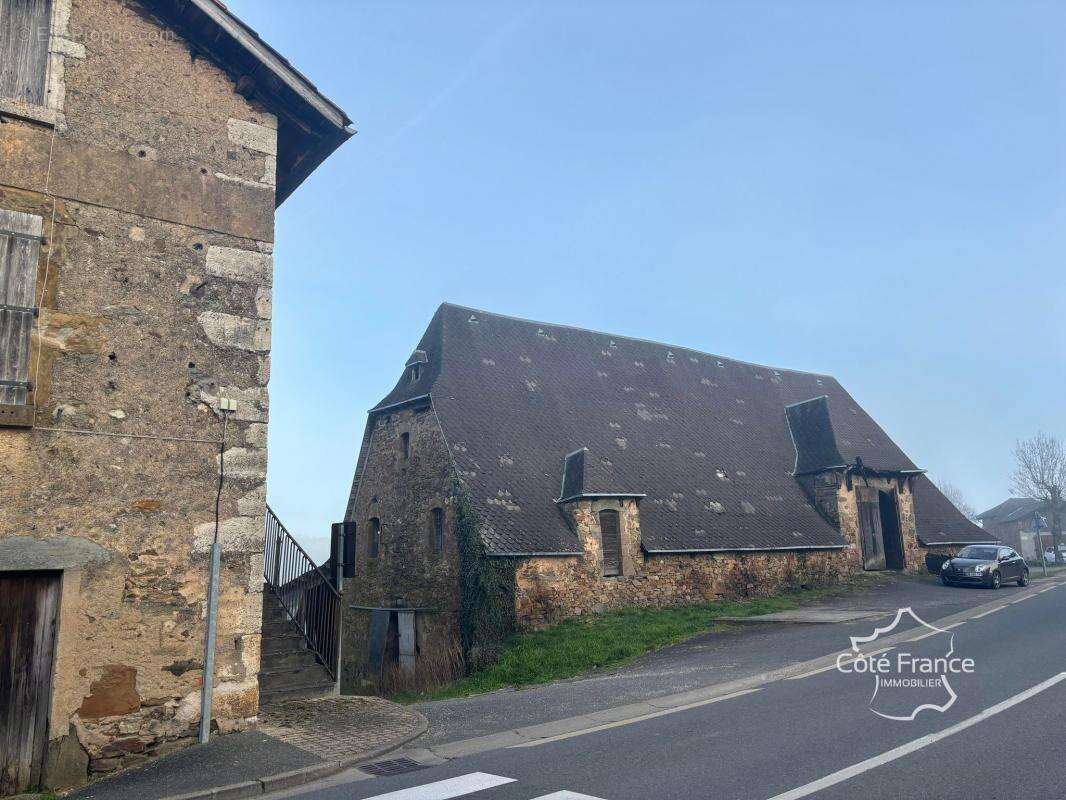 Maison à SAINT-SANTIN-DE-MAURS
