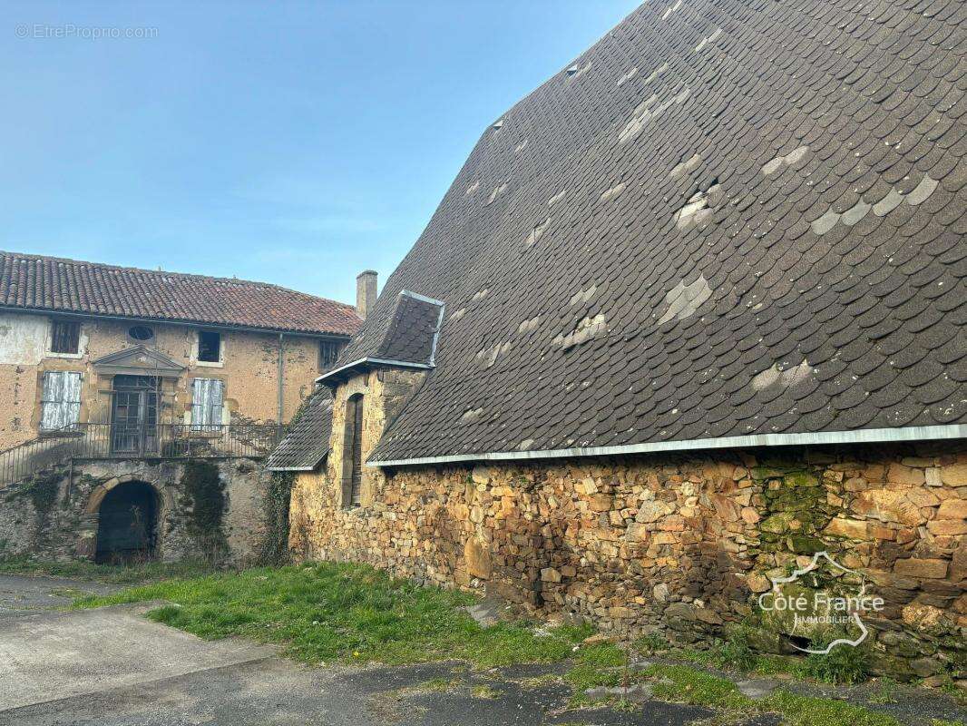 Maison à SAINT-SANTIN-DE-MAURS