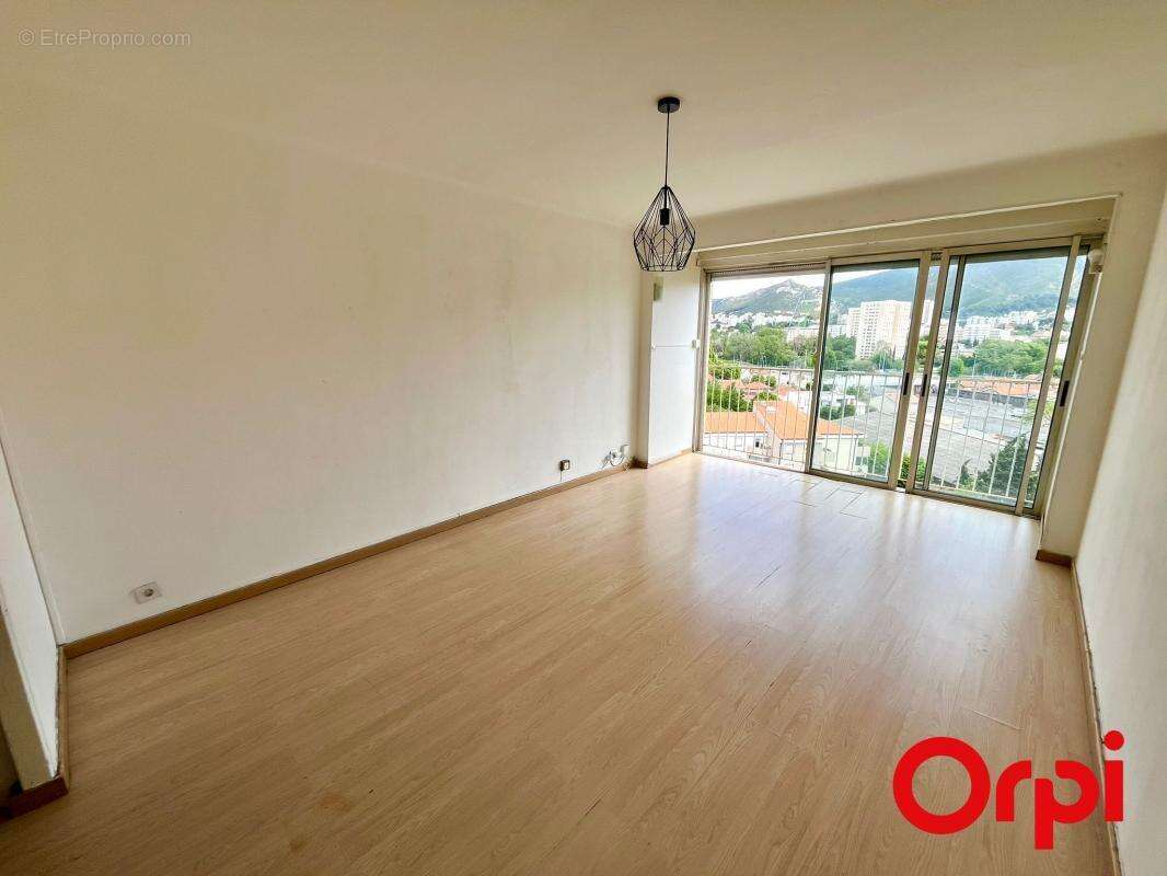 Appartement à MARSEILLE-11E