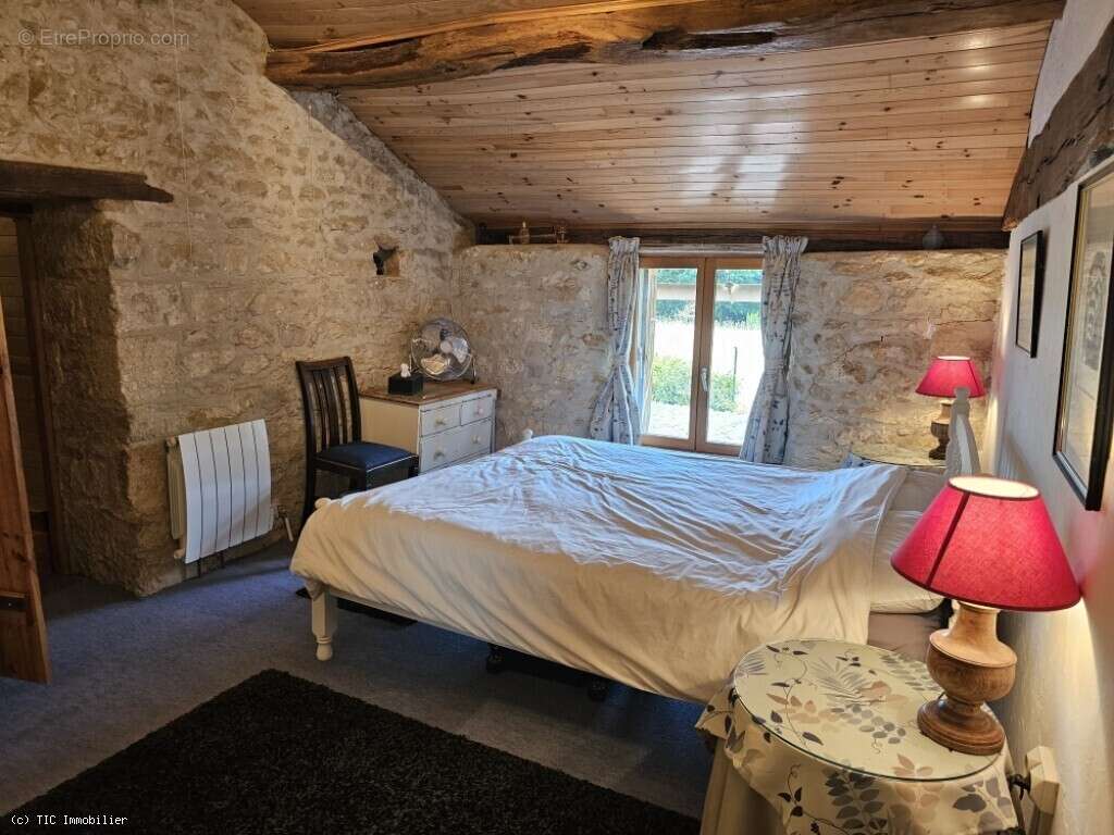 Maison à CHAMPAGNE-MOUTON