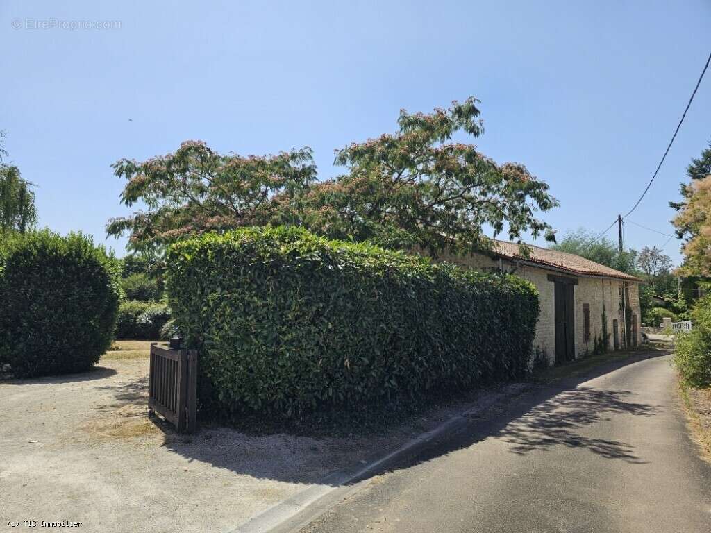 Maison à CHAMPAGNE-MOUTON