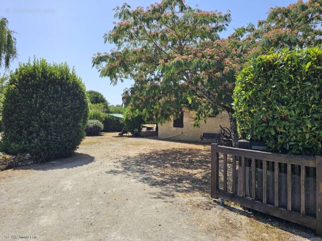 Maison à CHAMPAGNE-MOUTON