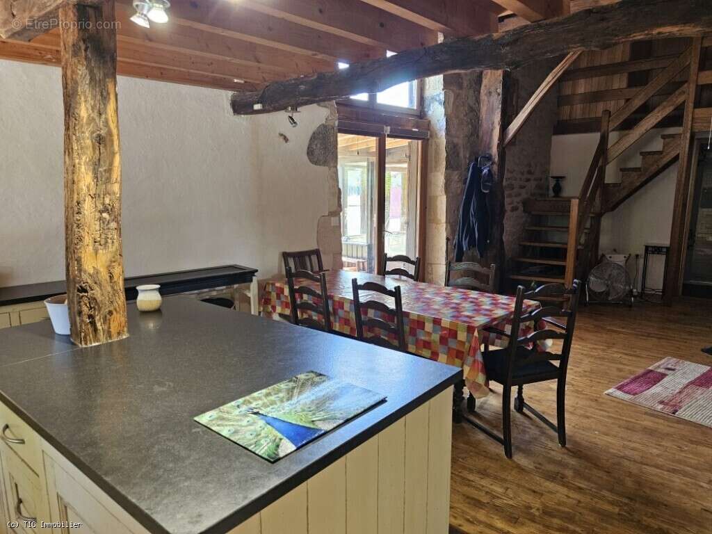 Maison à CHAMPAGNE-MOUTON