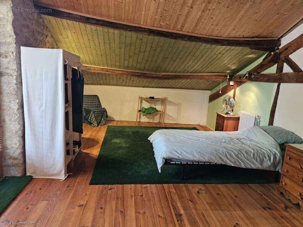 Maison à CHAMPAGNE-MOUTON