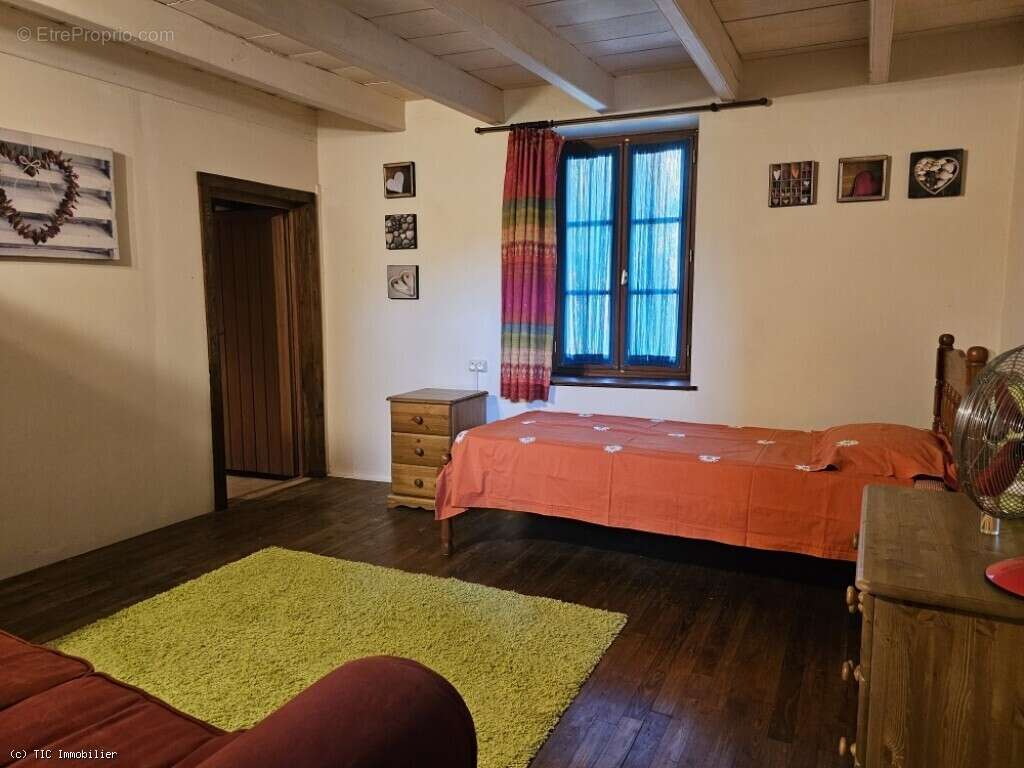 Maison à CHAMPAGNE-MOUTON