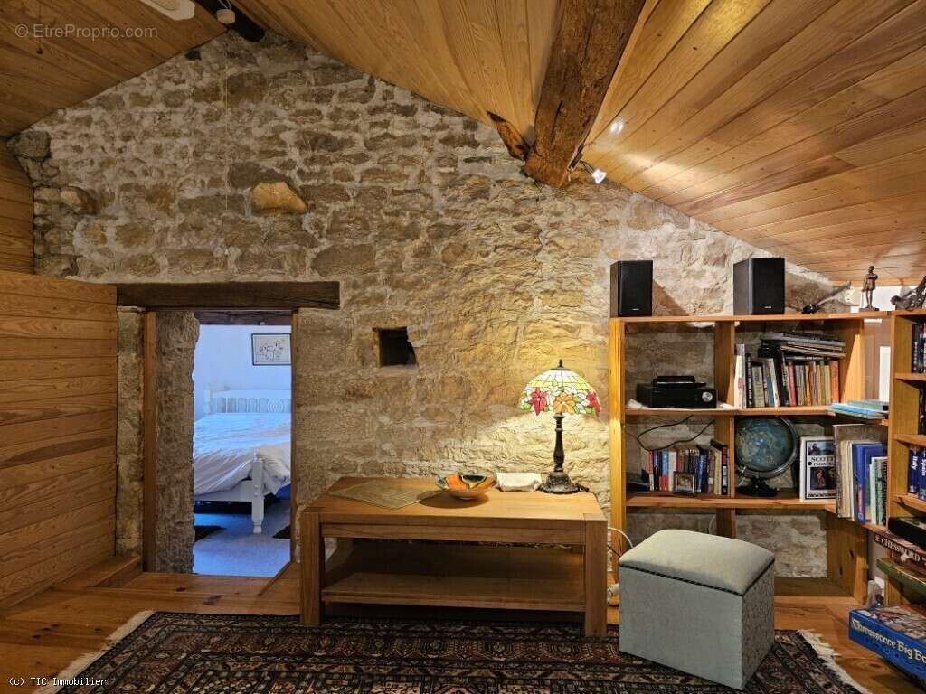 Maison à CHAMPAGNE-MOUTON