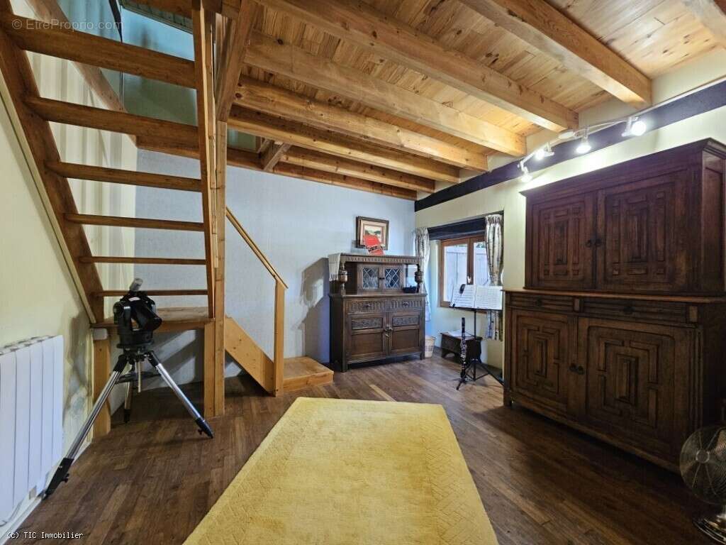 Maison à CHAMPAGNE-MOUTON