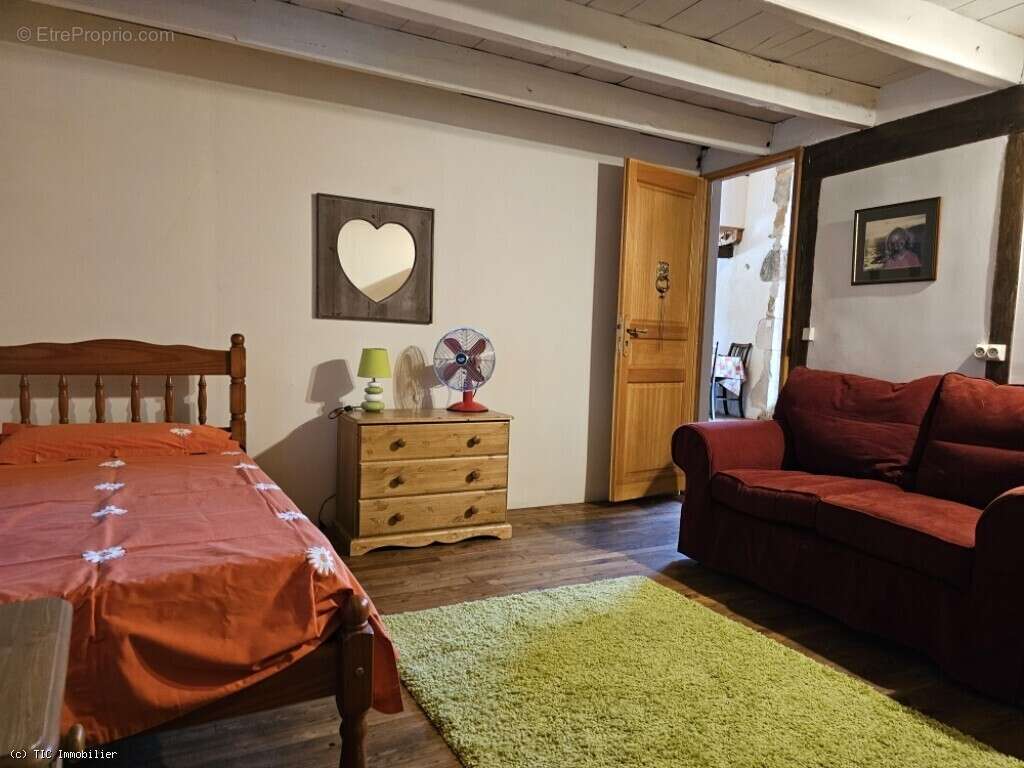 Maison à CHAMPAGNE-MOUTON