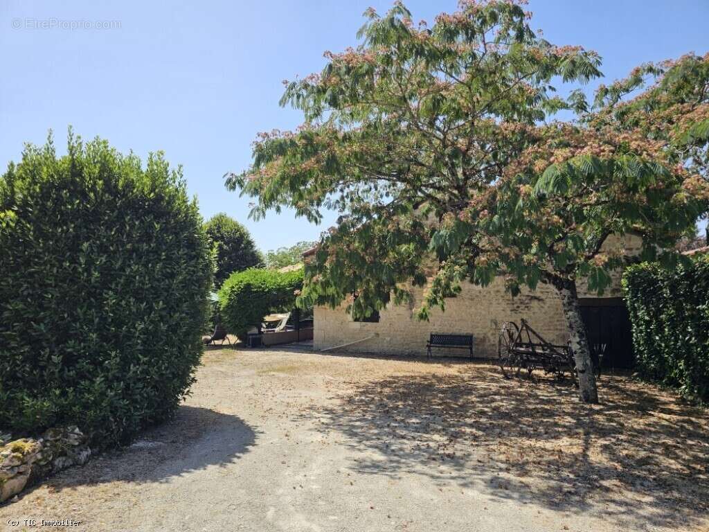 Maison à CHAMPAGNE-MOUTON