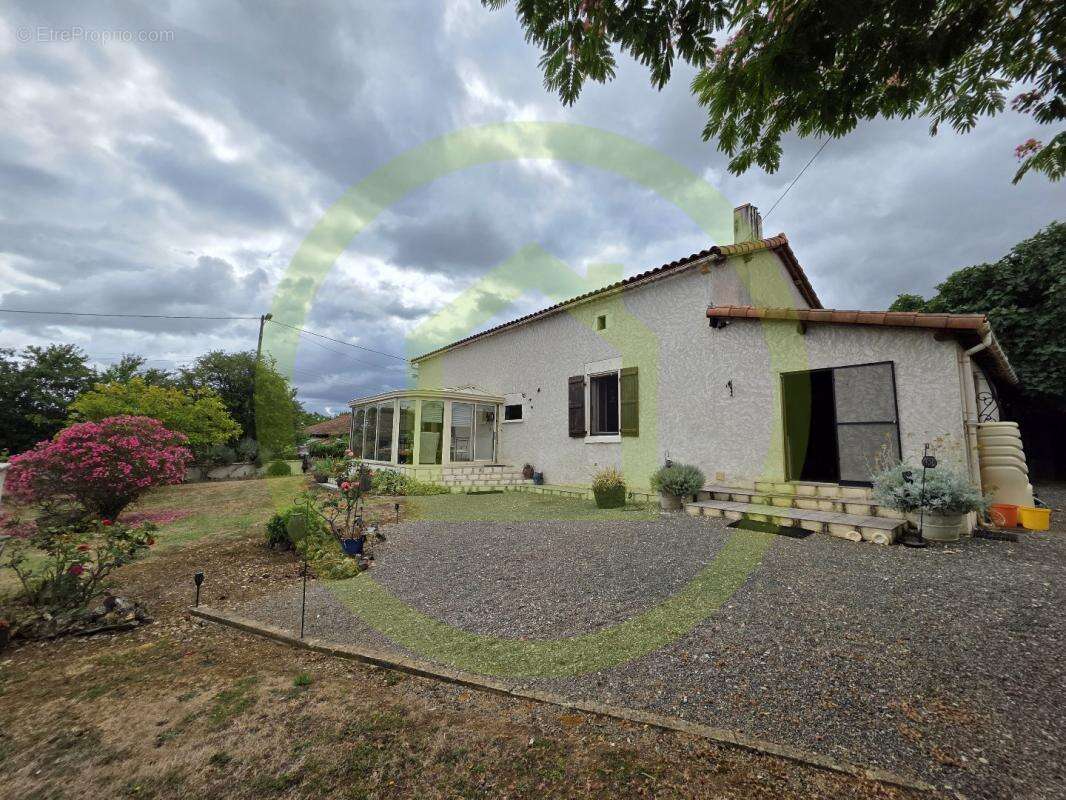 Maison à CELLEFROUIN