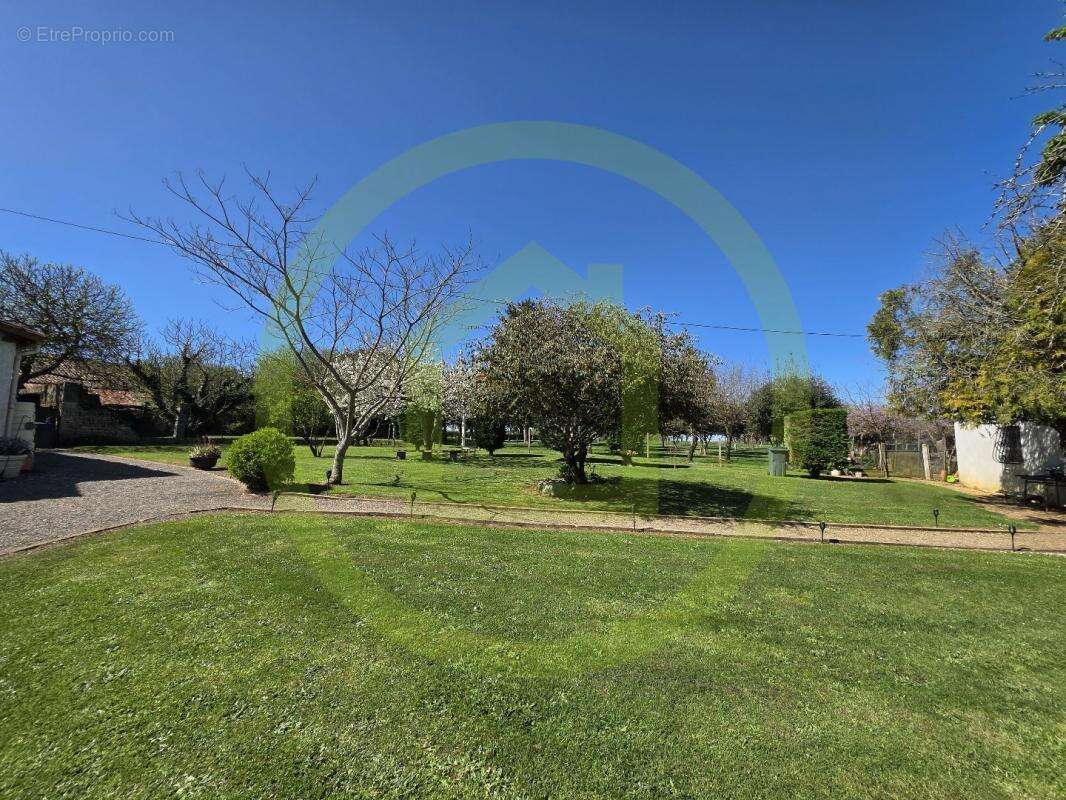 Maison à CELLEFROUIN