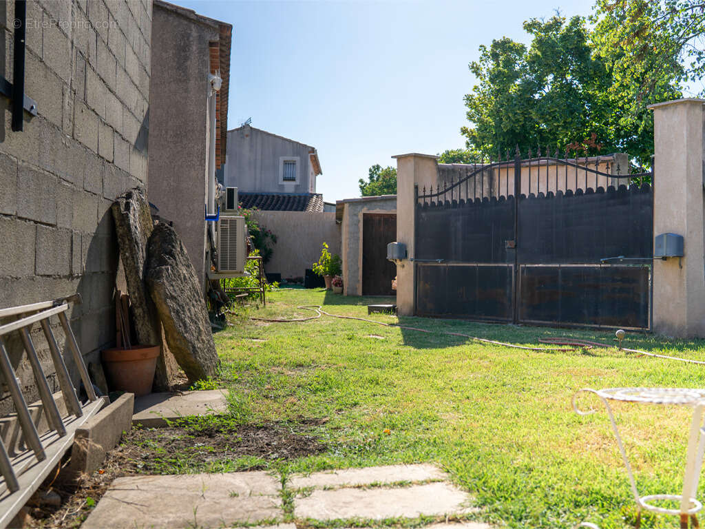 Maison à L&#039;ISLE-SUR-LA-SORGUE
