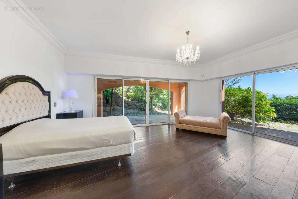 Maison à THEOULE-SUR-MER