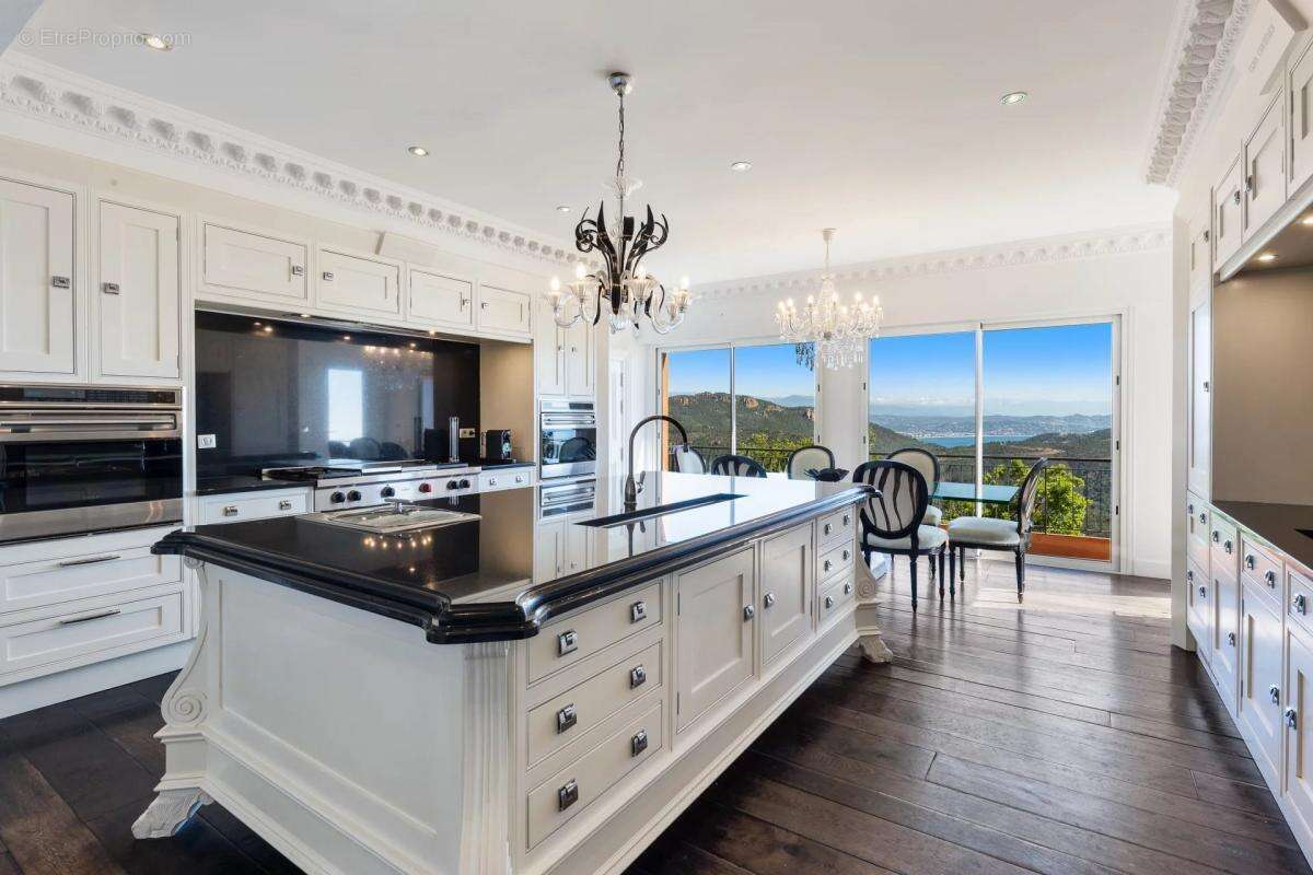 Maison à THEOULE-SUR-MER