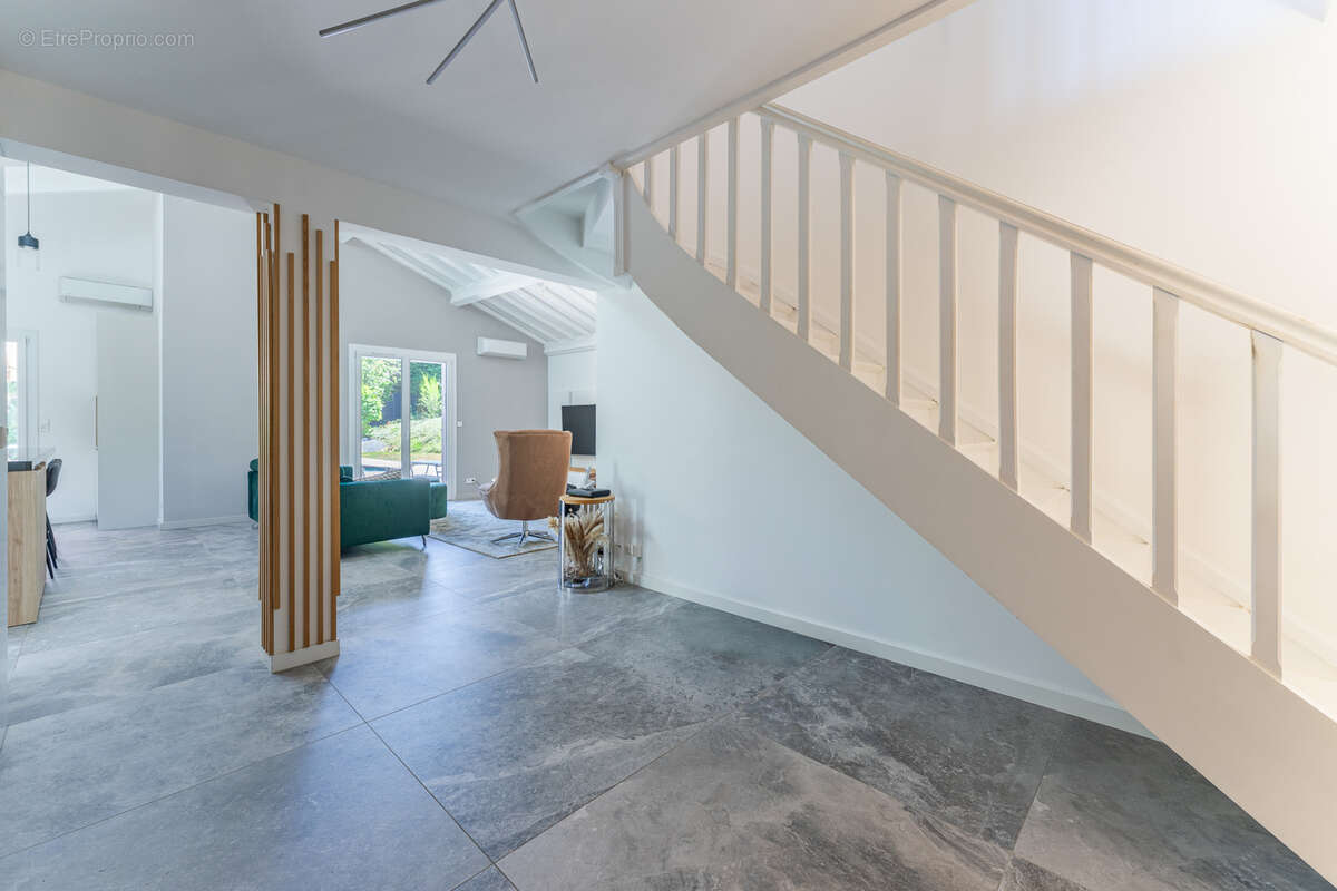 Maison à CHARBONNIERES-LES-BAINS