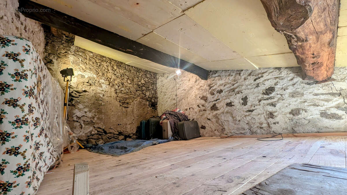 Maison à MONTESQUIEU-DES-ALBERES