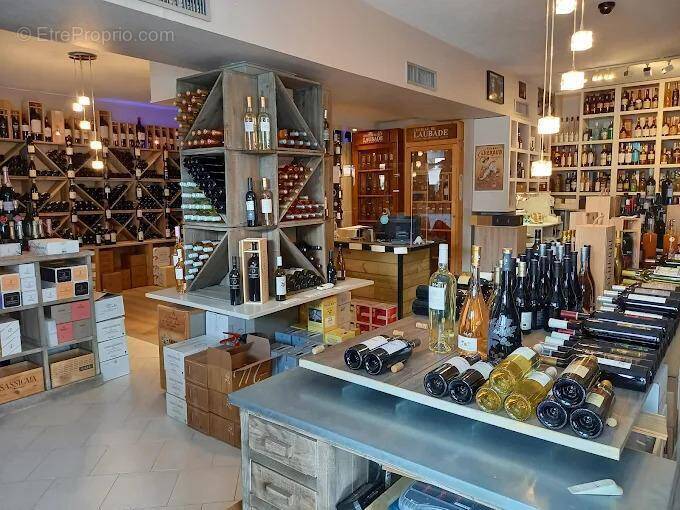 Commerce à MANDELIEU-LA-NAPOULE