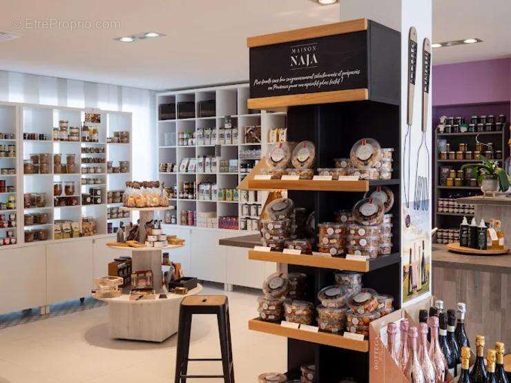 Commerce à MANDELIEU-LA-NAPOULE