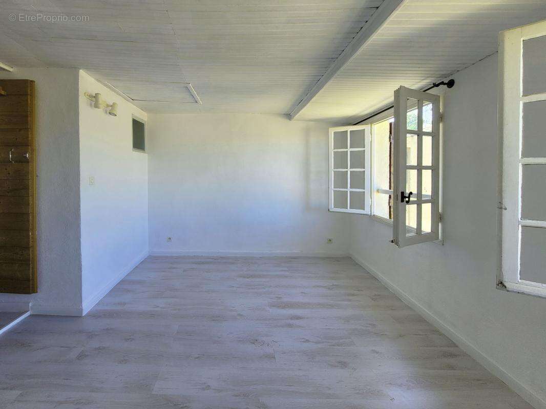 Maison à VINON-SUR-VERDON