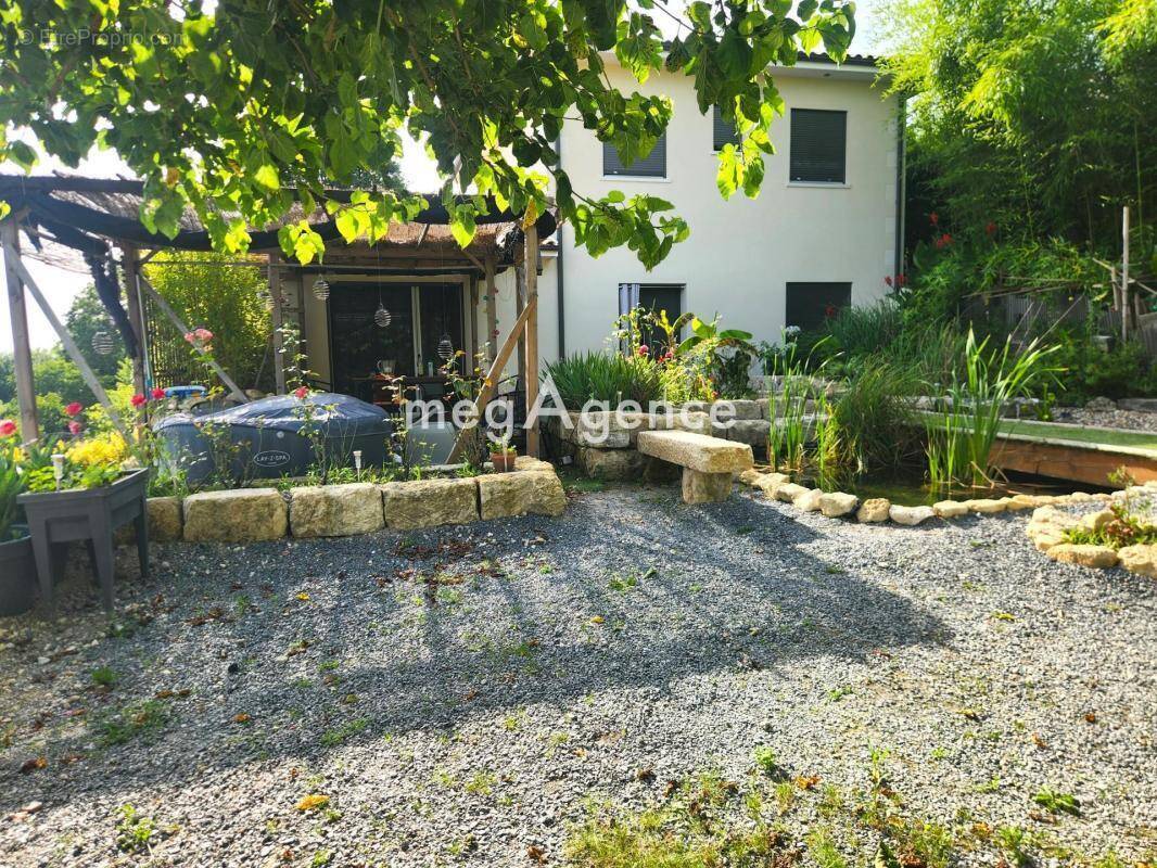 Maison à CUBZAC-LES-PONTS