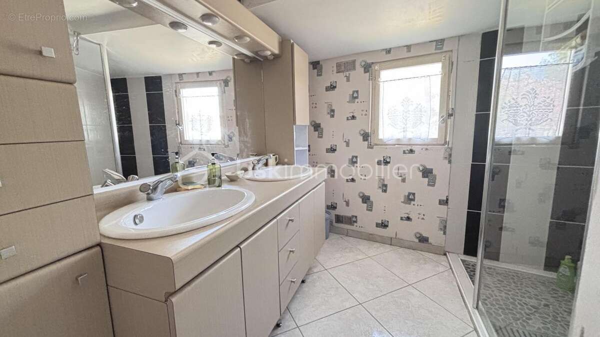 Maison à SAINT-GEORGES-DE-NOISNE