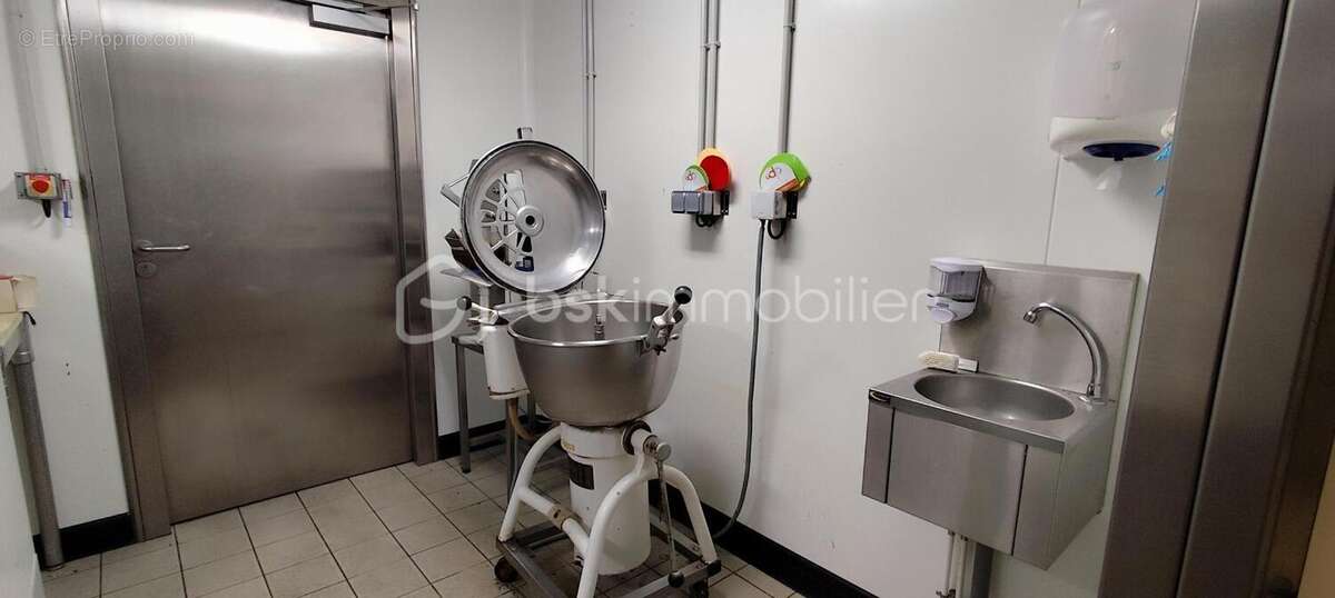 Commerce à SAINT-PIERRE-DES-LANDES