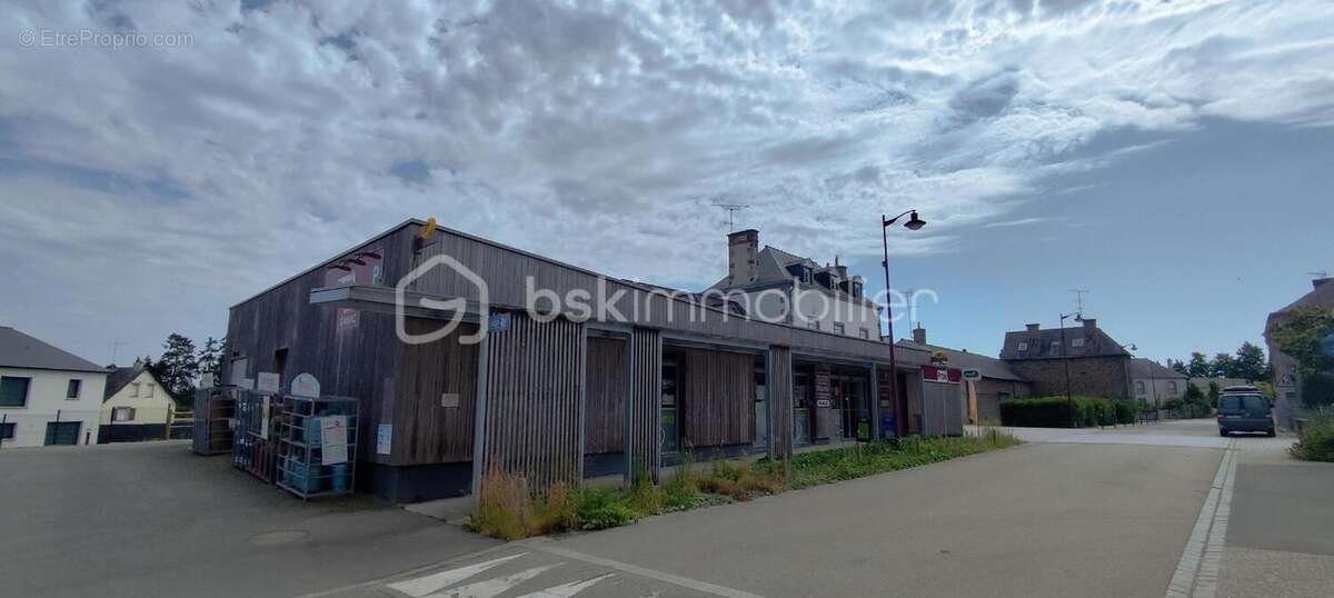 Commerce à SAINT-PIERRE-DES-LANDES