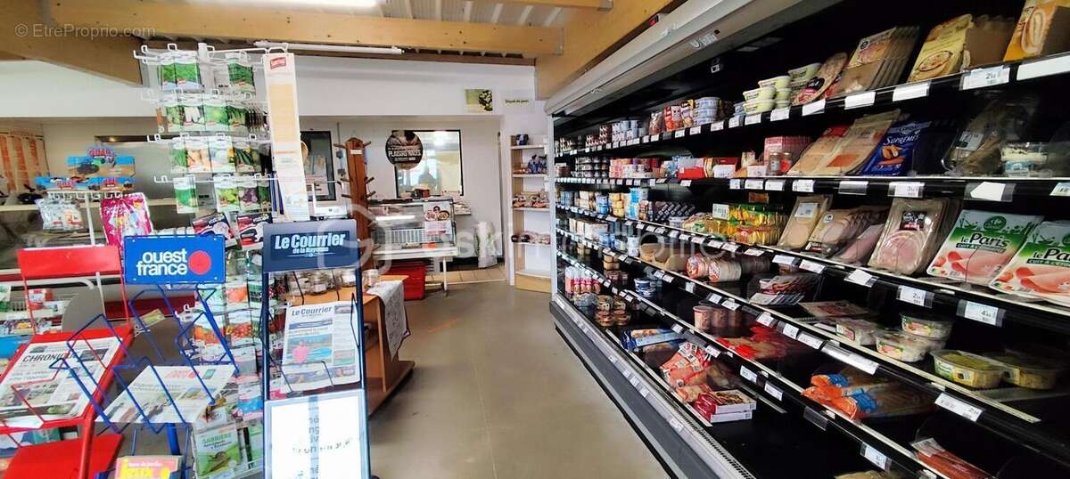 Commerce à SAINT-PIERRE-DES-LANDES