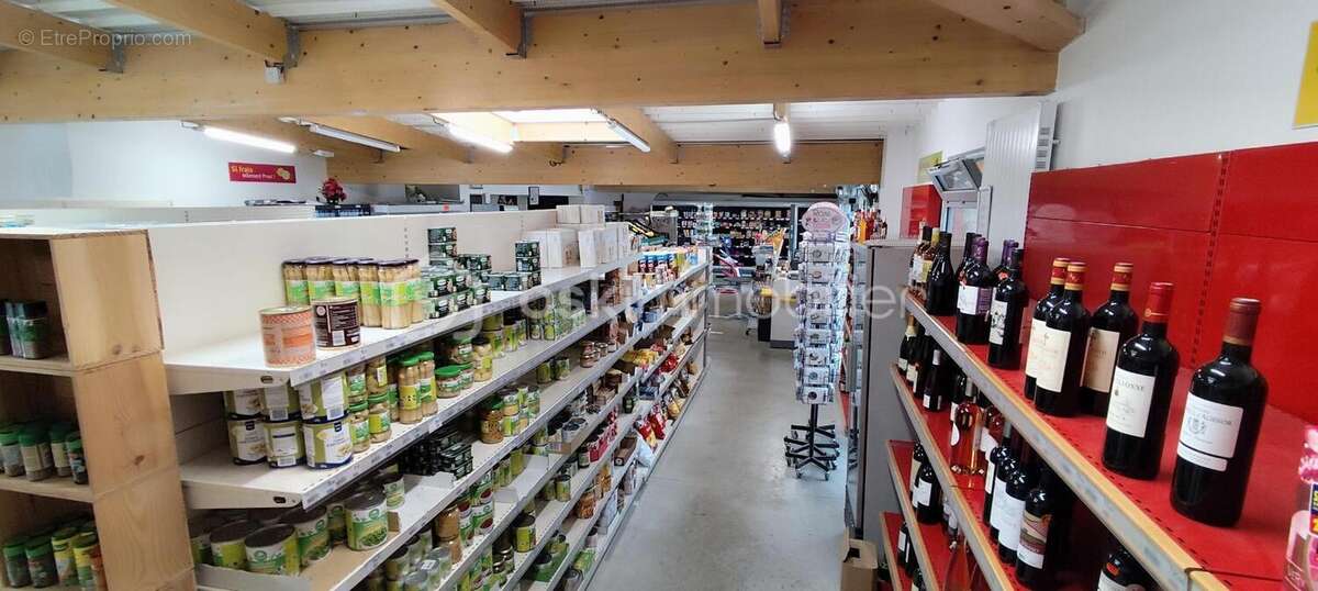 Commerce à SAINT-PIERRE-DES-LANDES