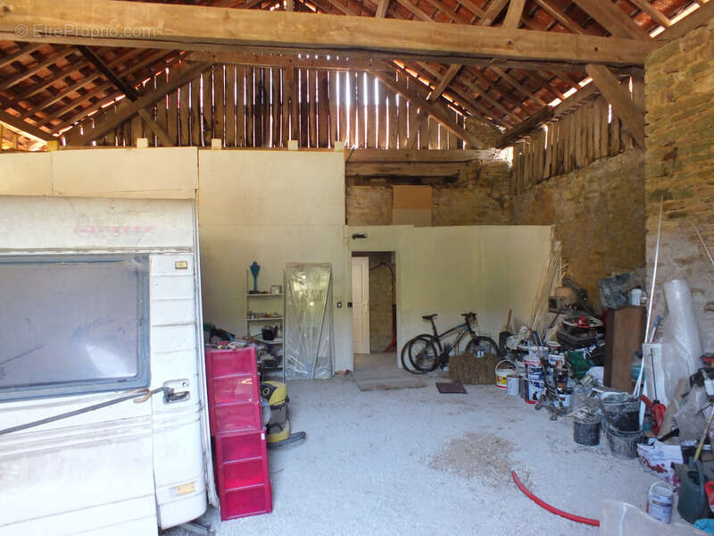 Maison à MONTIGNY-MONTFORT