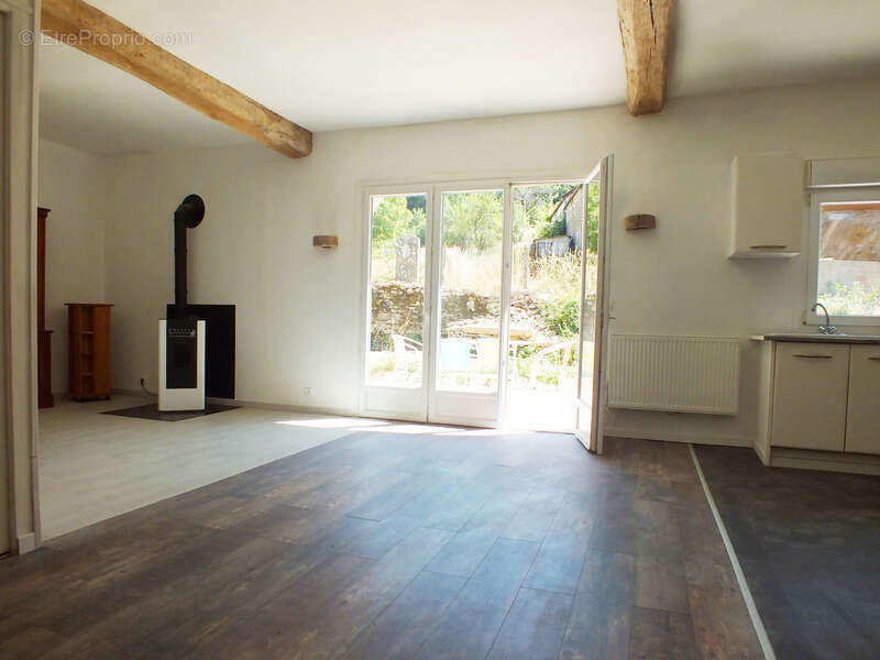 Maison à MONTIGNY-MONTFORT