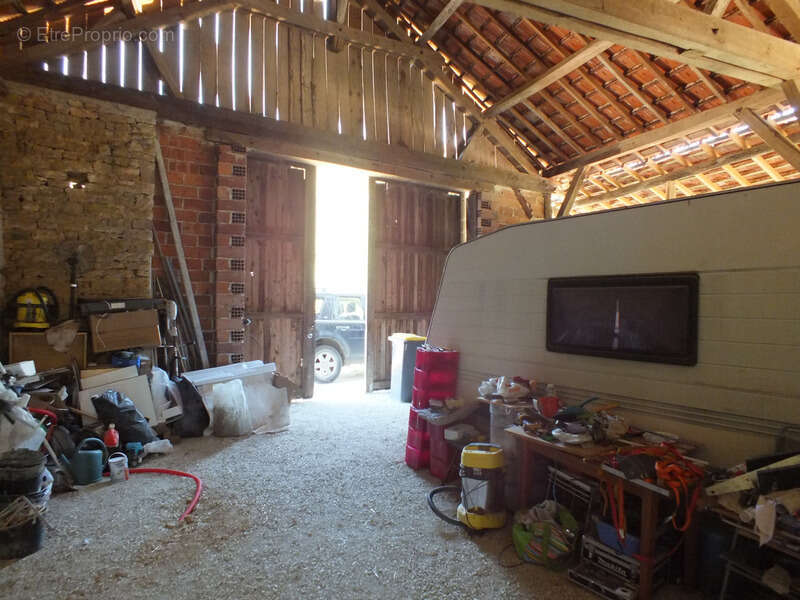 Maison à MONTIGNY-MONTFORT